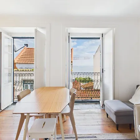 Bright 2br Alfama W/ Ac | By Airnest 公寓