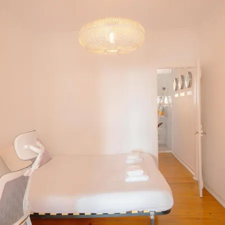 Bright 2br Alfama W/ Ac | By Airnest Διαμέρισμα *