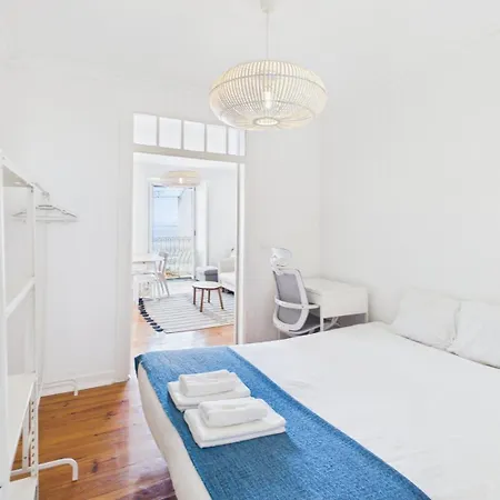 Bright 2br Alfama W/ Ac | By Airnest リスボン