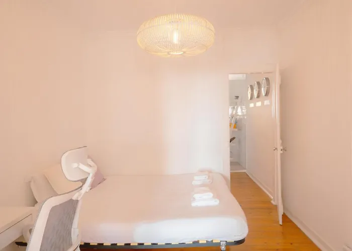 Bright 2br Alfama W/ Ac | By Airnest Διαμέρισμα *