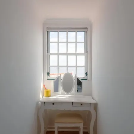 Bright 2br Alfama W/ Ac | By Airnest Apartman Lisboa