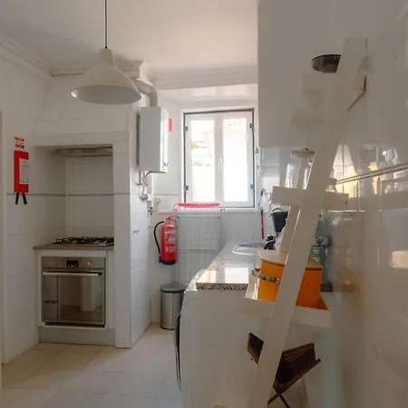 Bright 2br Alfama W/ Ac | By Airnest Apartman