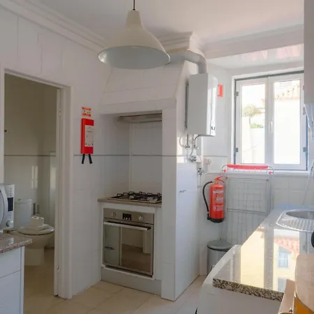 Bright 2br Alfama W/ Ac | By Airnest * Lisboa