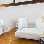 דירה Bright 2br Alfama W/ Ac | By Airnest *