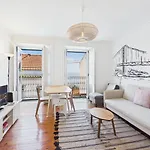 Bright 2br Alfama W/ Ac | By Airnest * ליסבון